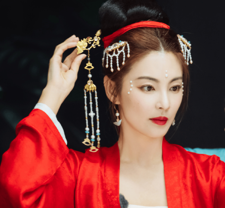 姐姐古装造型曝光,张雨绮惊艳黄玲优雅,看到万茜:气质太绝了