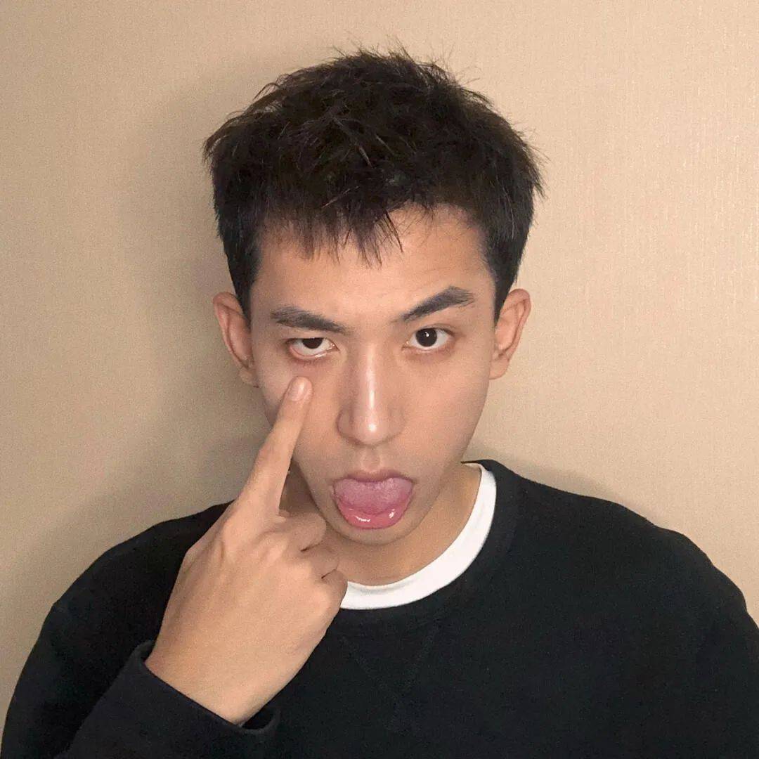 男生发型 | 4cm " 短 碎发 " | 这个发型真的适合男孩子—4cm"短碎发"