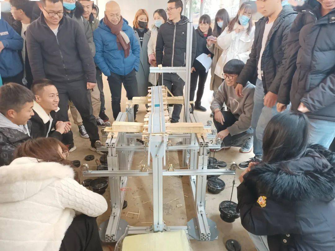 学校这届大学生结构设计赛有点牛