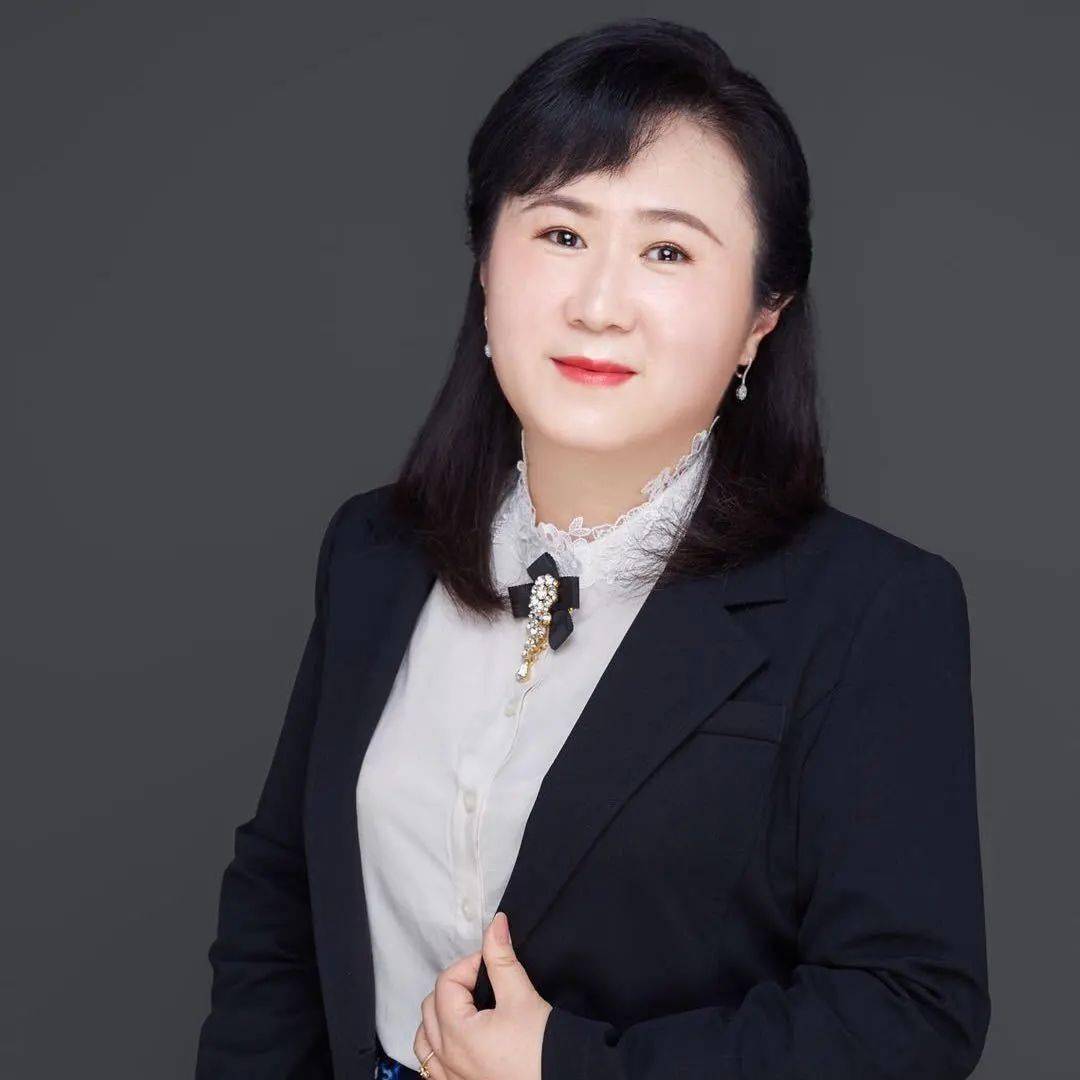 zlwd朱中华律师,毕业于华东政法大学和英国南安普顿大学,分别获得法学