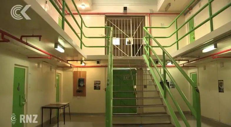 航拍新西兰监狱大暴乱不敢镇压继续谈判这一幕很新西兰