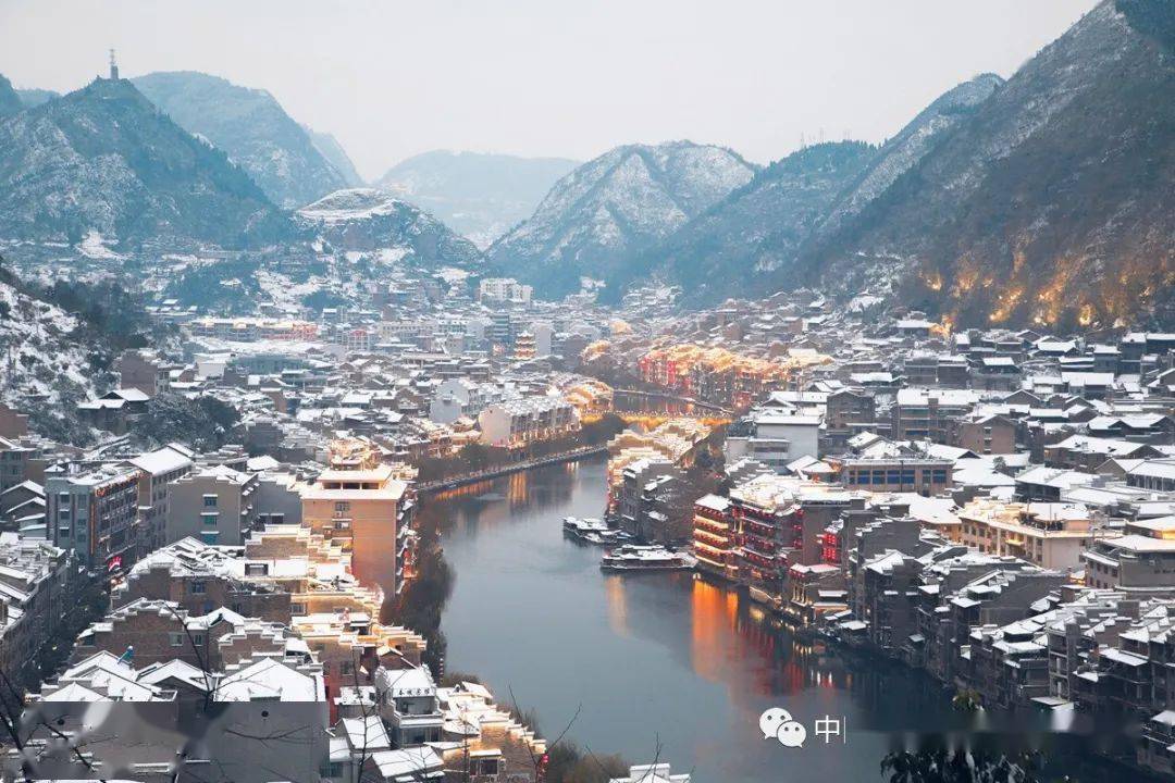 古镇雪景 / 佘来喜 摄