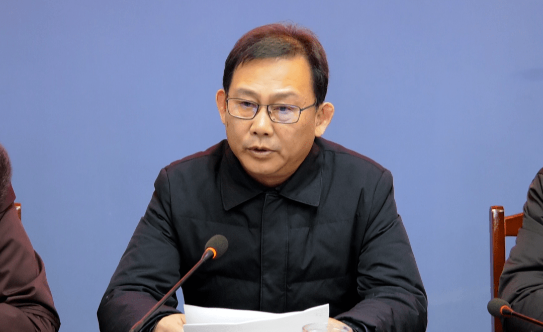 县十四届人大常委会第二十五次会议召开