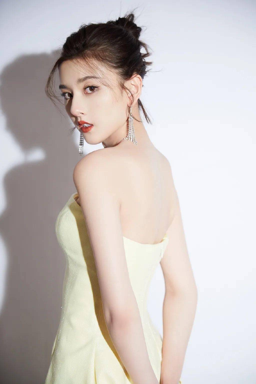 郭麒麟"恋情"曝光:在节目上和女方公然秀恩爱._祖儿