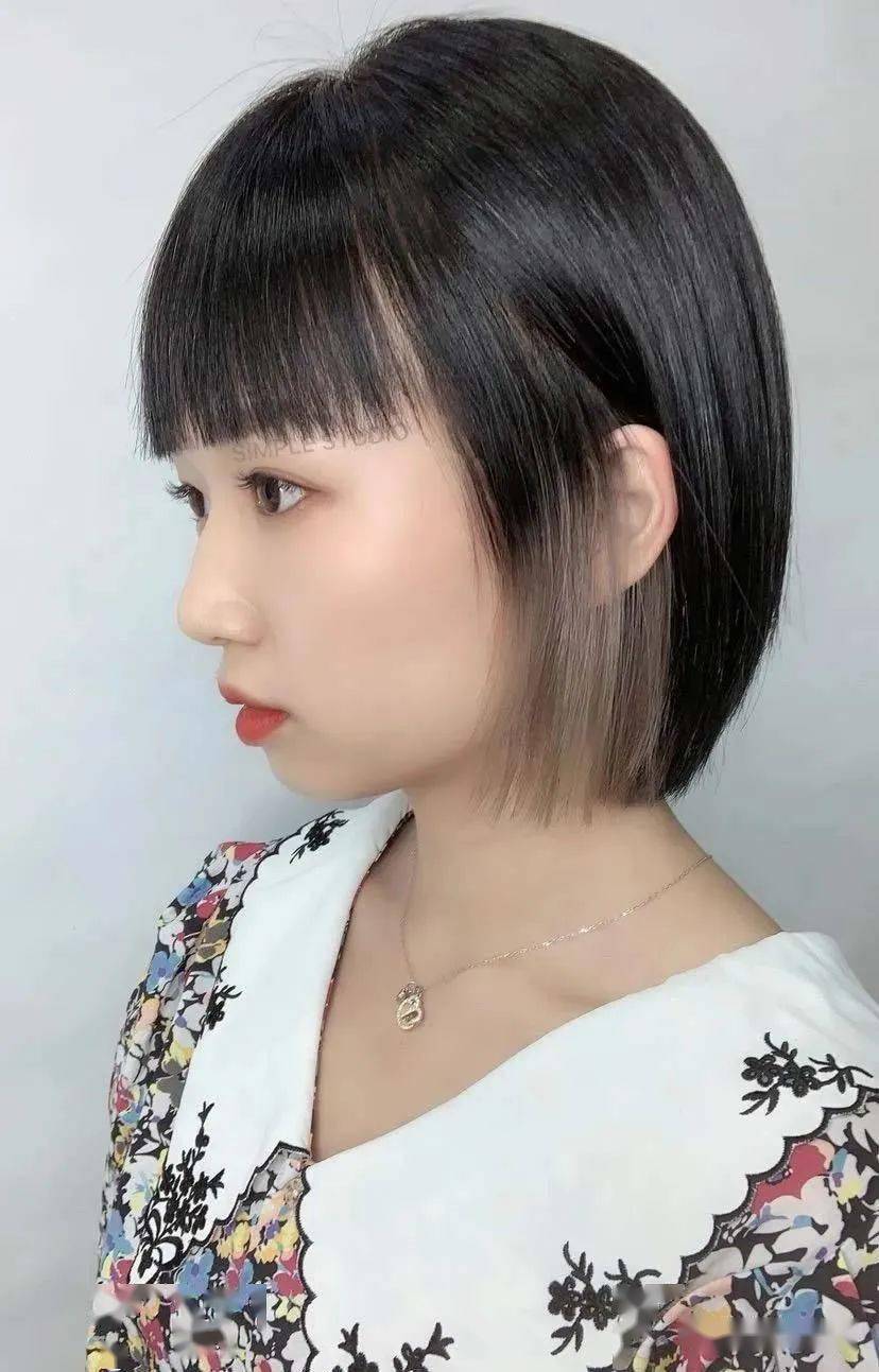 2020年超火的挂耳染短发