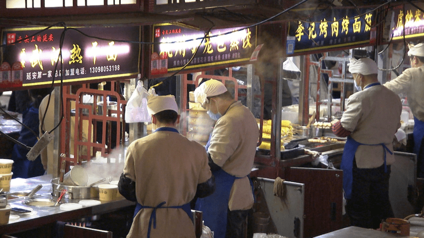 風雪無阻逆寒而上陝西延安二道街特色美食越夜越火