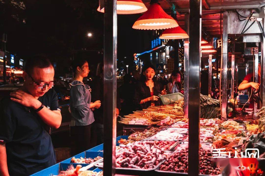 夏湾夜间特色小吃街