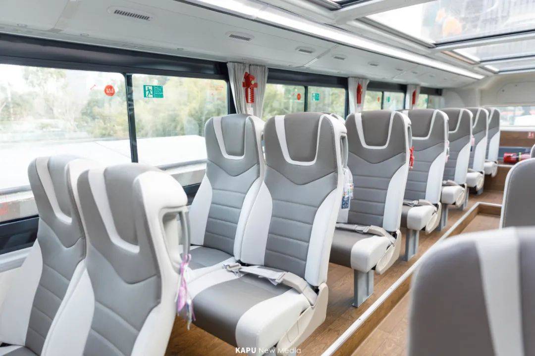 首探杭州双层巴士大红豆来了皮质软座玻璃天窗全新升级带来超舒适体验