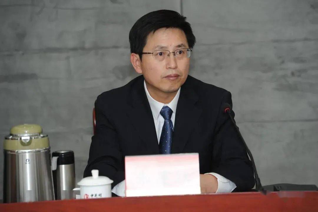 翟立新:实施"强链工程"主要有三个方面的目标,一是集中攻克一批关键