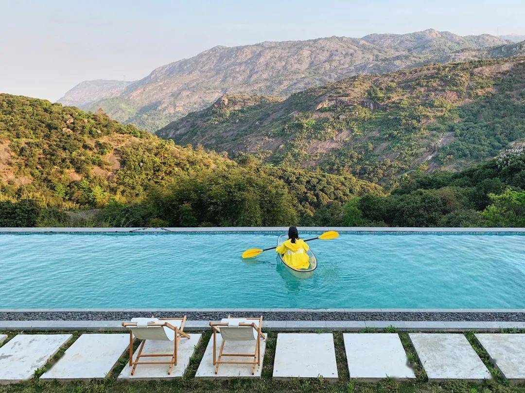 大山农宅改造的港风民宿,带无边悬崖泳池