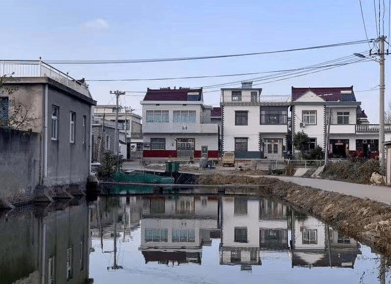 当涂县姑孰镇龙华村以"五清一改一提升"为抓手,把人居环境整治作为