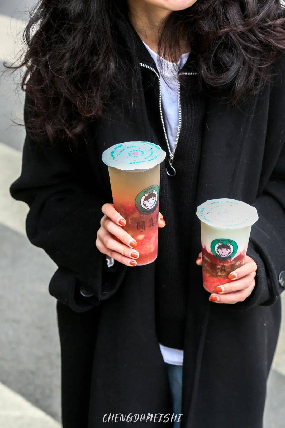 只要比这个手势,奶茶请你喝!