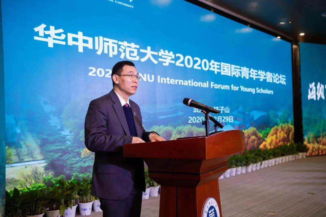 校长郝芳华,副校长夏立新,武汉市招才局副局长张勤,人文社会科学资深