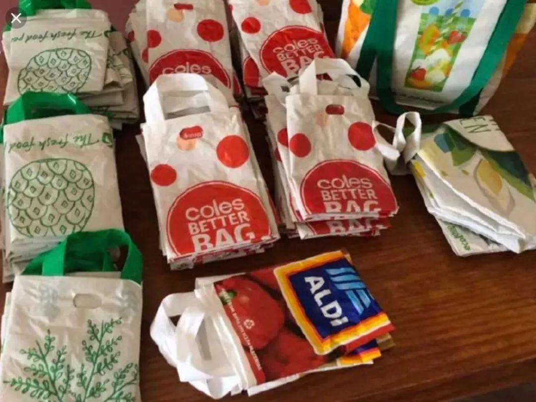 澳洲华人拉开储物柜,突然密密麻麻爬出一堆黑乎乎东西!