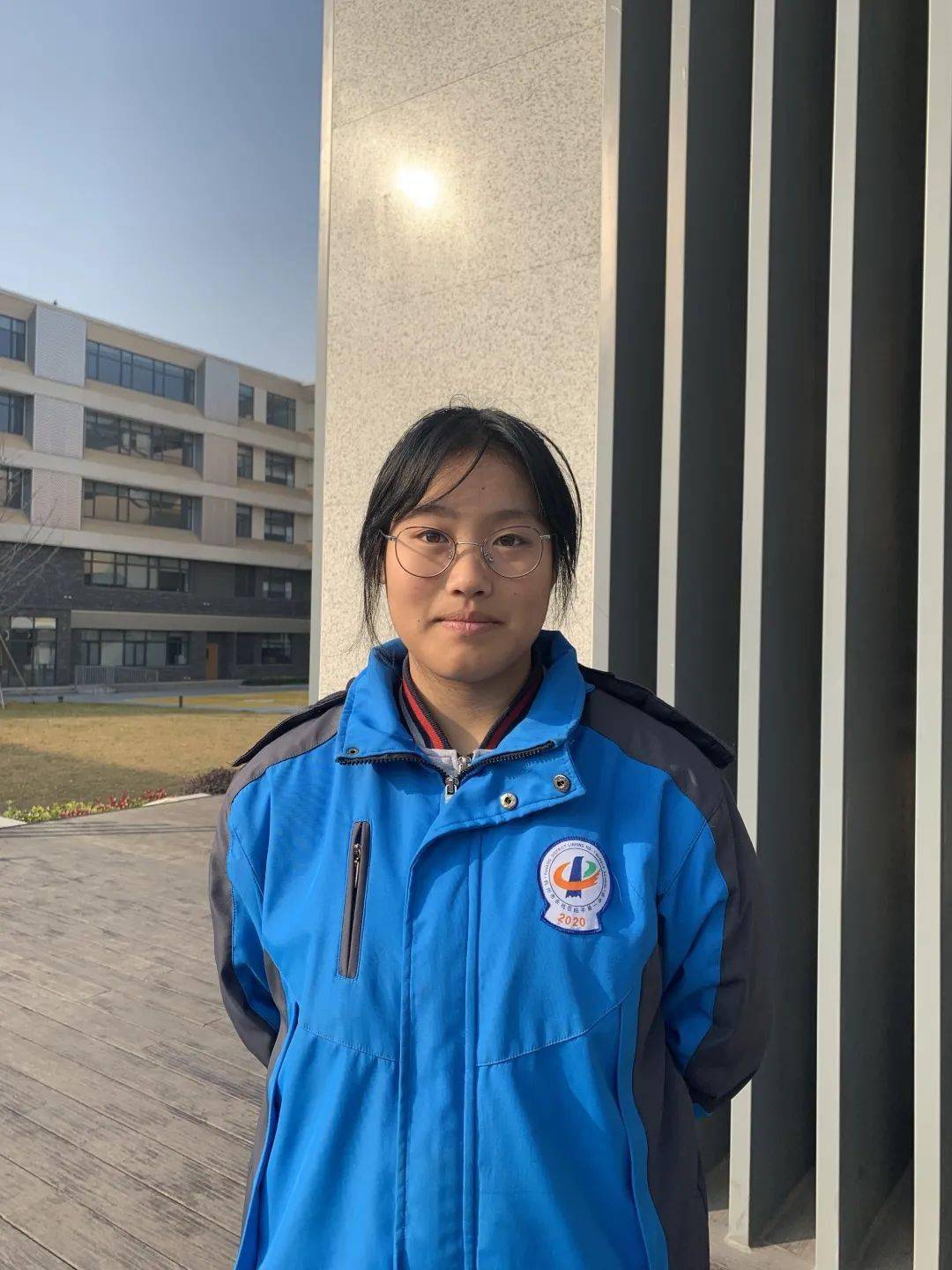 请投票给最美的ta临平一中第七届美丽学生评比活动