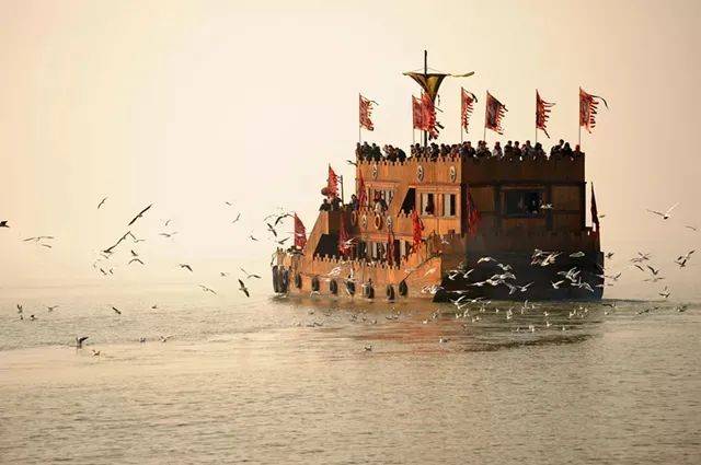 战船走进三国城吴营水寨或水浒城梁山码头共赴冬日盛事元旦来影城新年