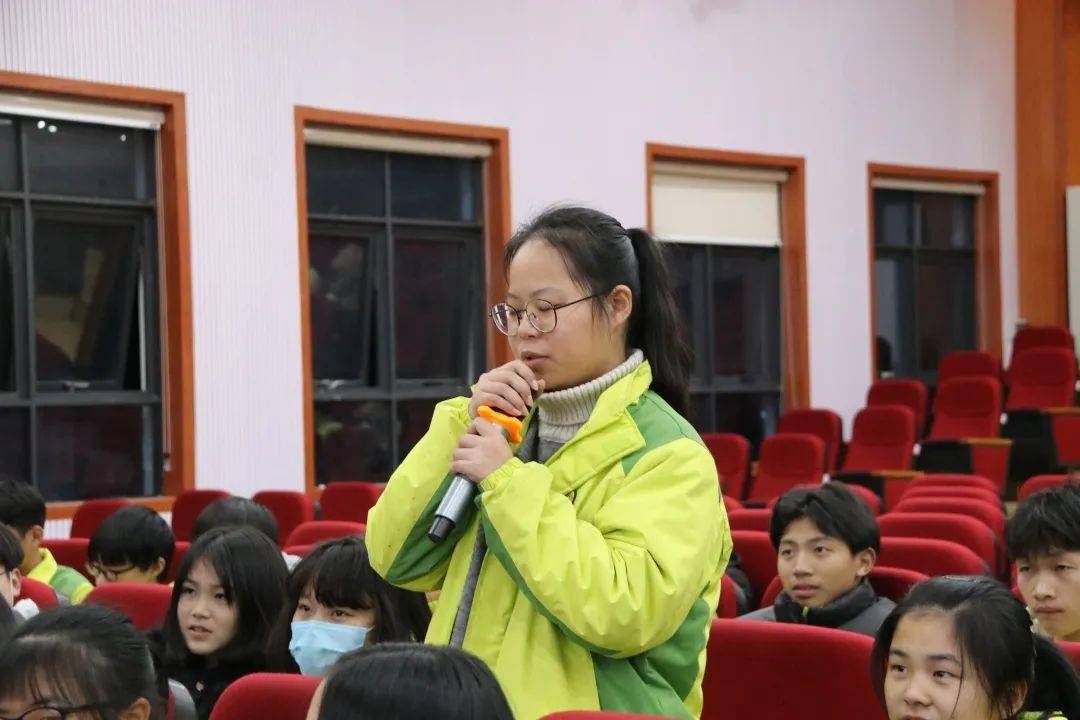 展教师风采现教育智慧安远一中举行班主任班会课大赛