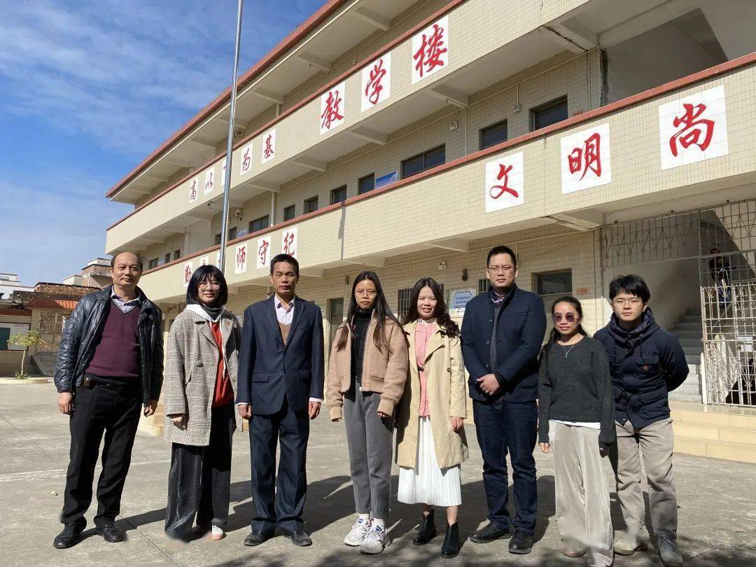 位于湛江市塘缀镇樟山村,是一所有着88年历史的学校,是张炎将军为了