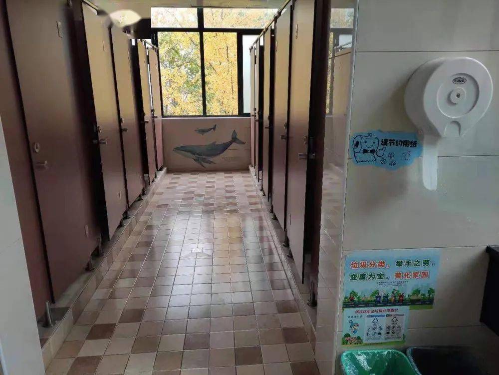 东冠小学滨兰实验学校博文小学在布局和设置方面,学校厕所要讲求实用