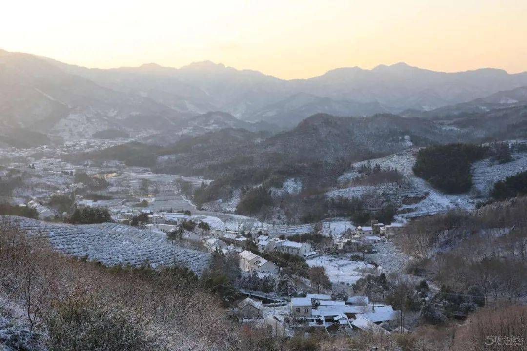 太美!雪后的汤池二姑尖白云禅寺,美成了童话