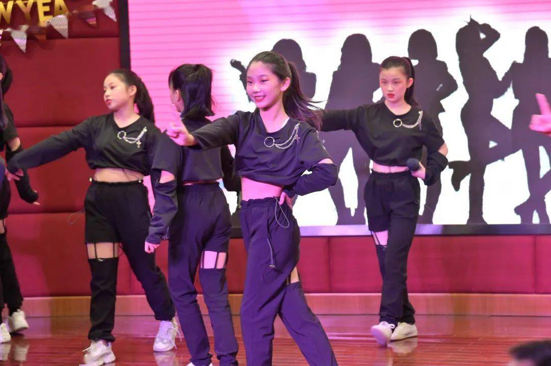 学生发展炫彩真我梦想启航记上海市建平实验中学2021迎新文艺联欢活动