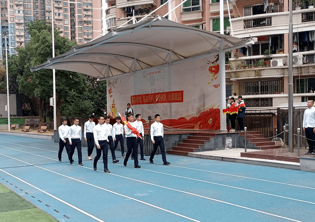 警官进校园开讲啦!广州市五中滨江学校学子与禁毒警官面对面