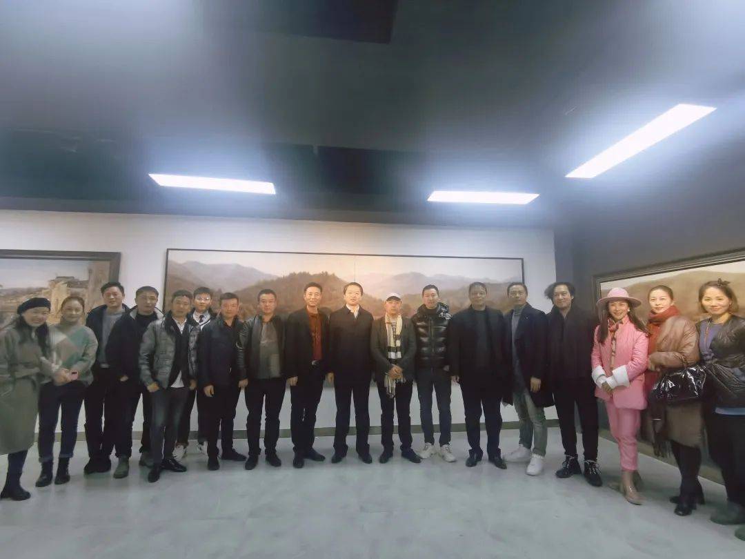 13位南归艺术家齐聚岳阳油画艺术展 魅力展示