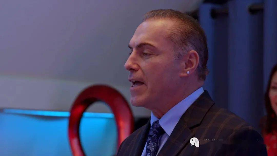 710美国黑钱飞机一个背负4000万美元债务的职业小偷