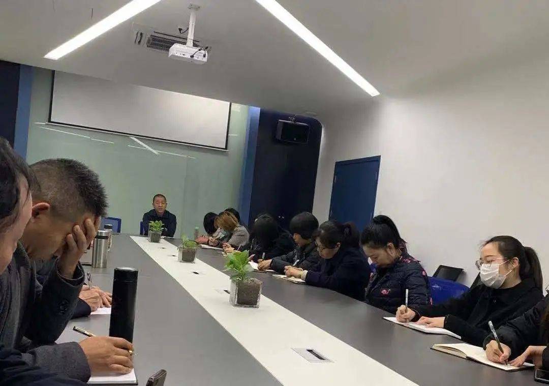 12月29日,白云街道召开全体干部职工会议,马刚书记,赵炜主任亲自部署