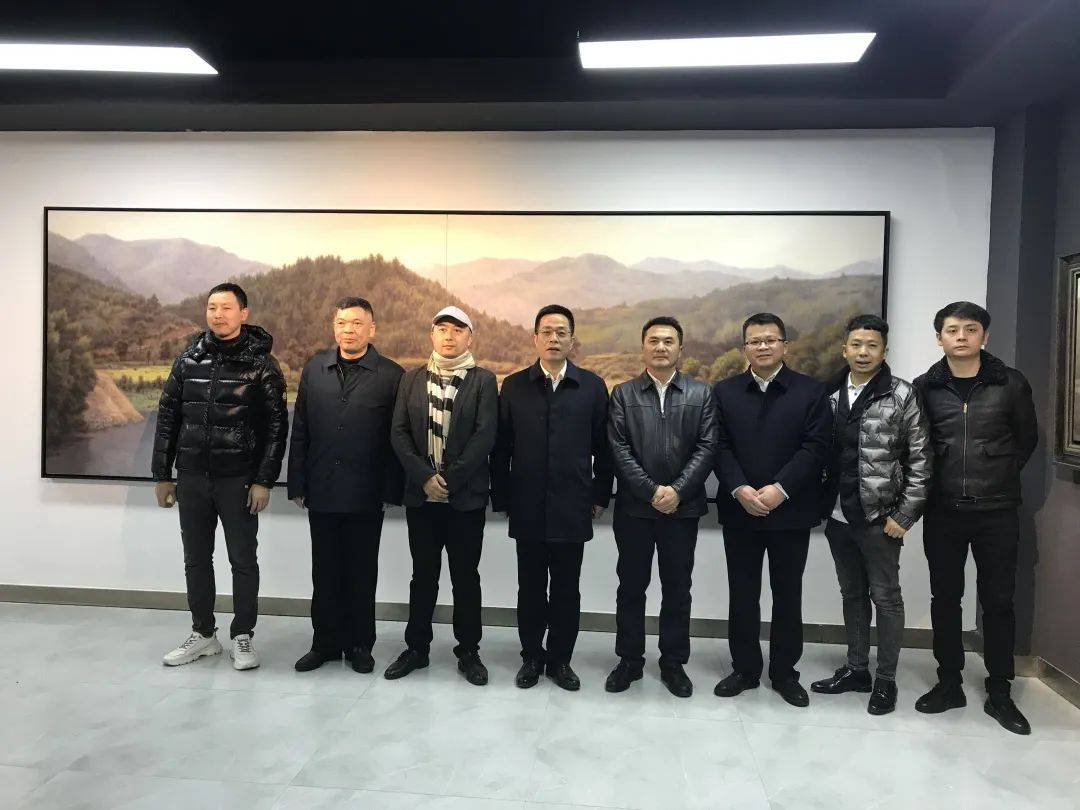 13位南归艺术家齐聚岳阳油画艺术展 魅力展示