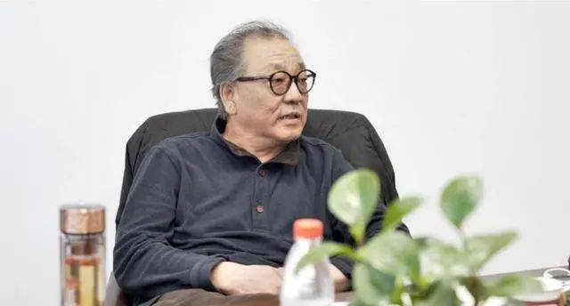 中国教育学会监事长杨春茂表示,为了促进人的全面发展,要全面培养学生