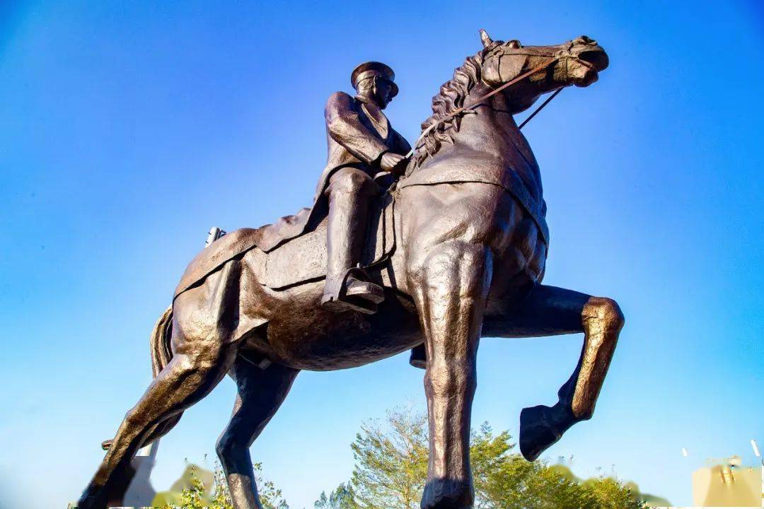 网红打卡点近日葵潭这里新增两个雕塑