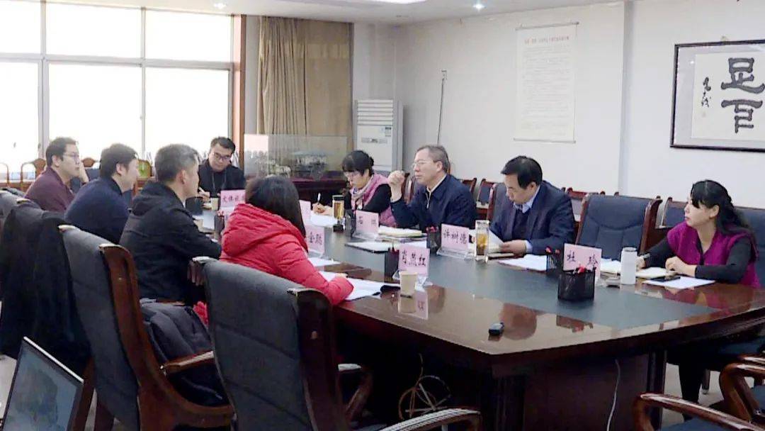 县委书记石琳主持会议,县委副书记,县长许树德,县委常委,宣传部部长李