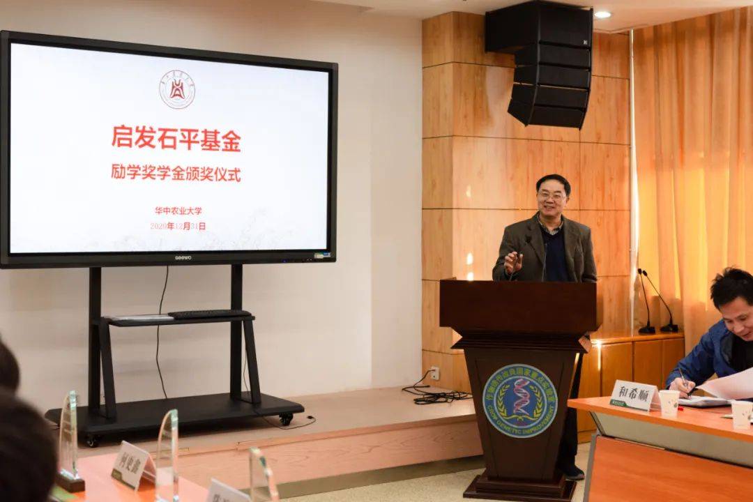 校友陈东生希望获奖同学学习张启发和王石平两位科学家坚韧不拔,不断