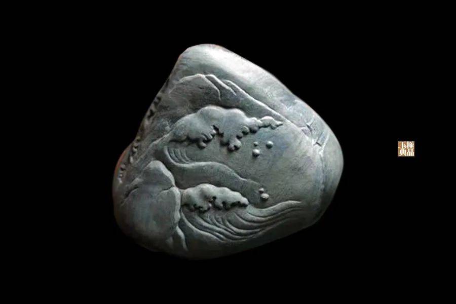 背面的裂痕,做翻卷的海浪,一浪更高过一浪.