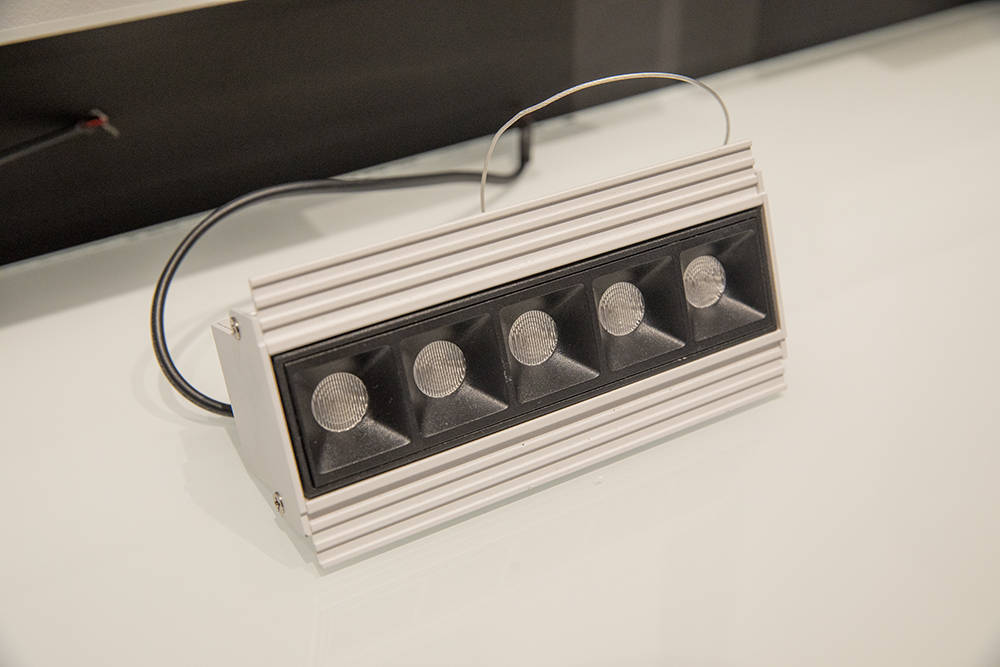 云图数字照明 预埋式隔栅射灯