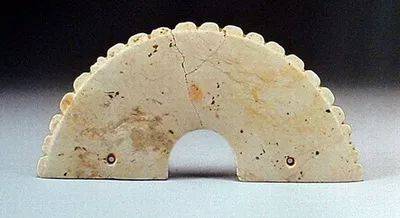 安徽含山凌家滩揭示中国玉璜文化的起源_时代