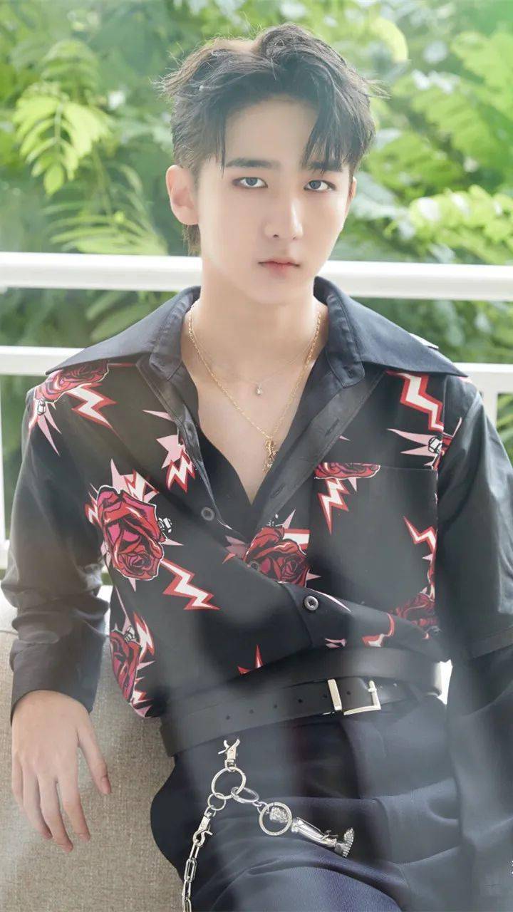 手机壁纸r1se赵让