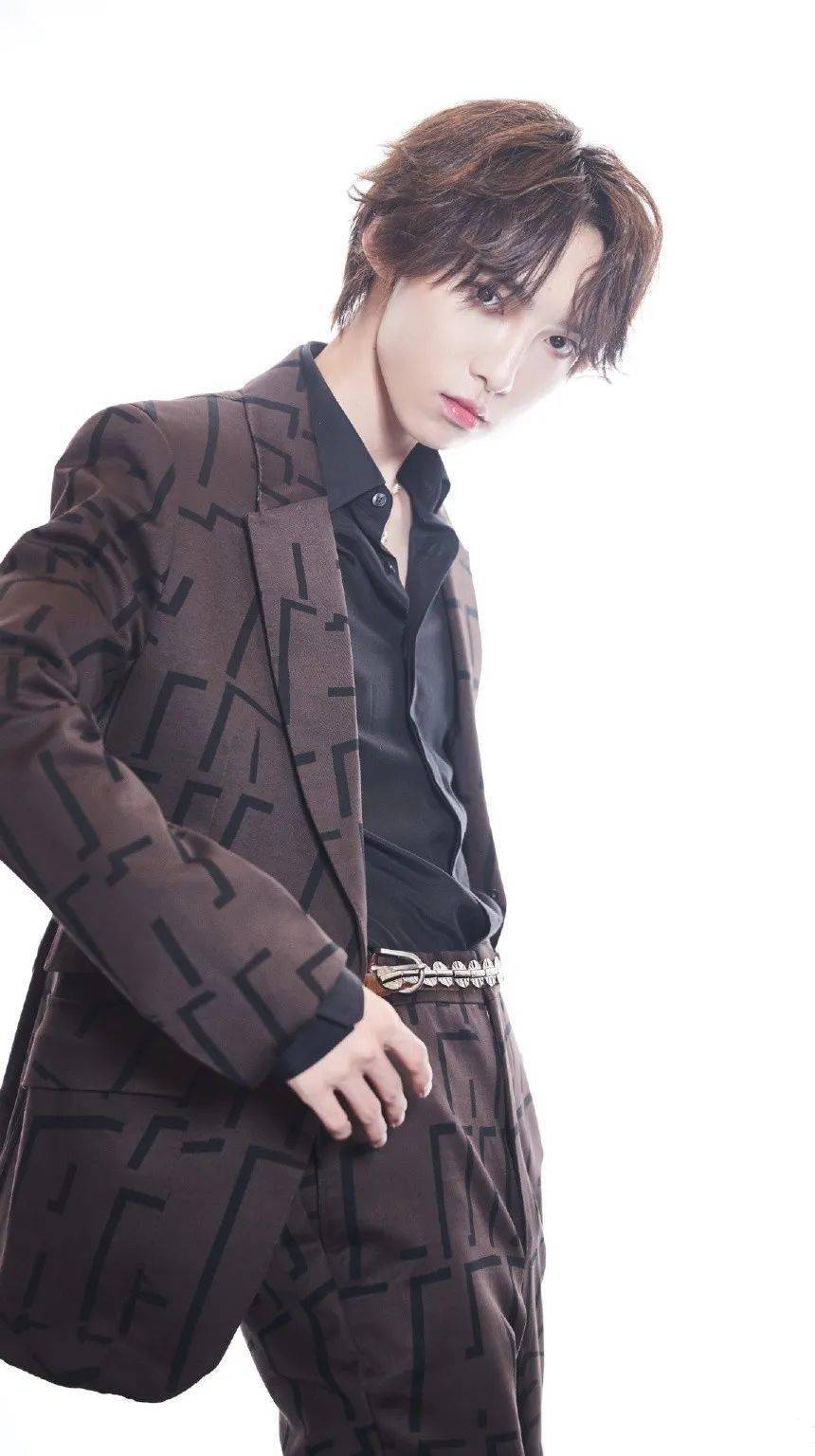 手机壁纸r1se赵磊