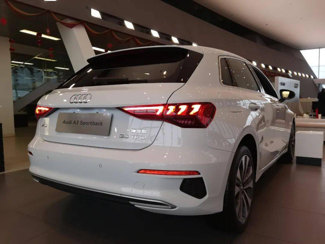 新车速递丨全新奥迪a3 sportback冰川白,现已到店