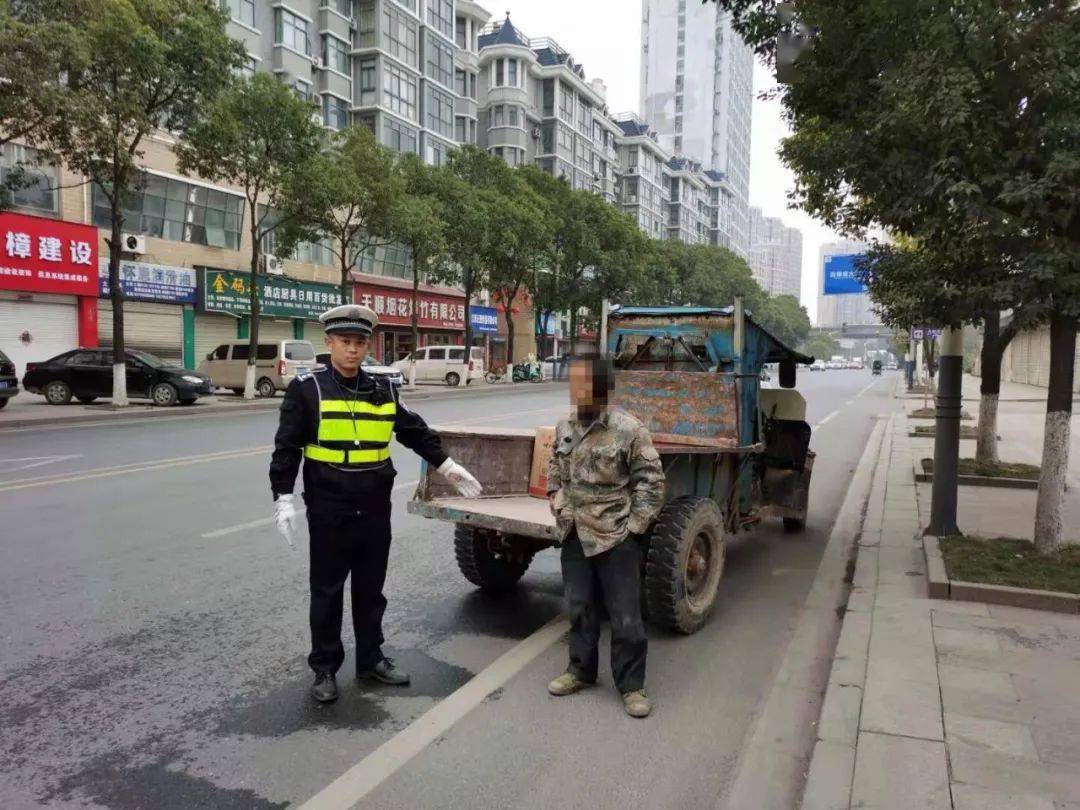 樟树交警大队查获首起变型拖拉机