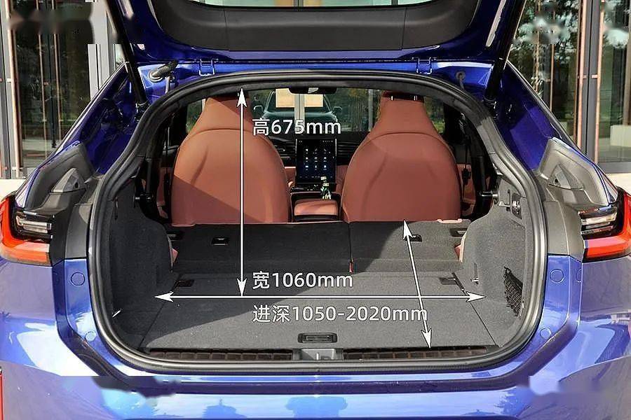 尺寸方面,还是蔚来ec6大一些,但并不意味这空间上会占便宜,由于model