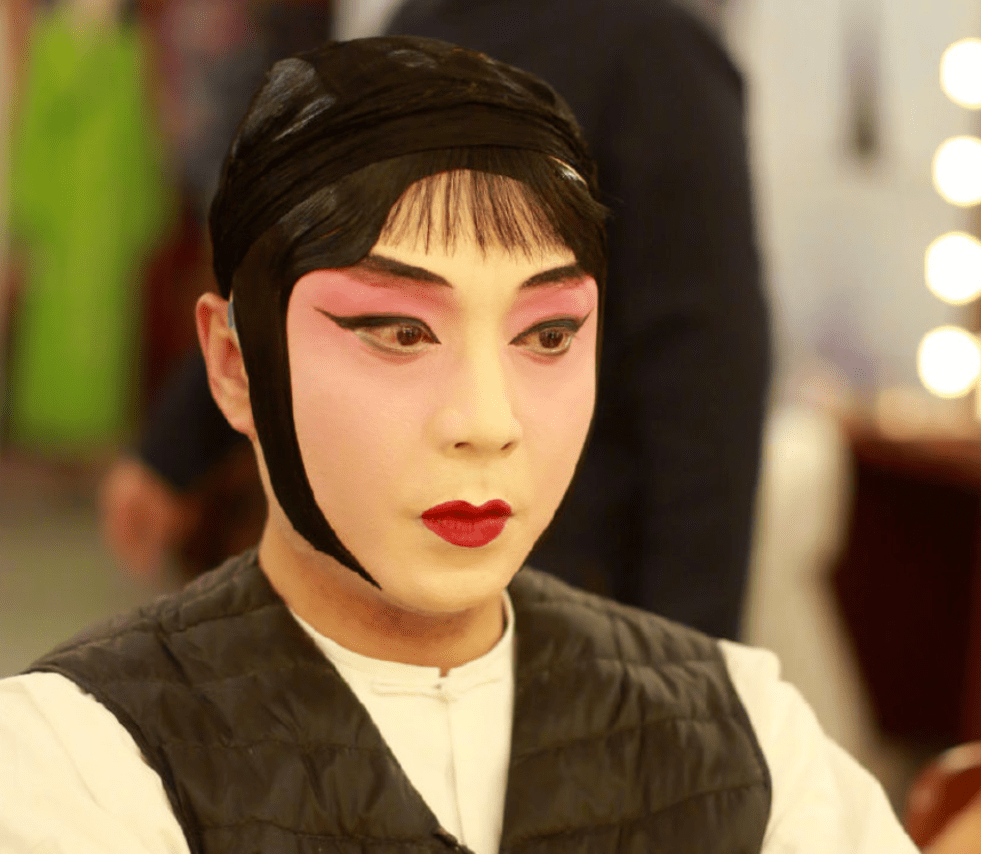 王一博汪涵的京剧扮相惊艳如何练就同款眼神