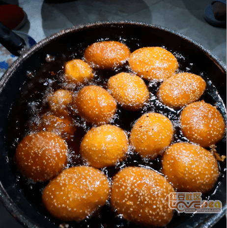 网眼看来宾壮乡美食黄灿灿的油堆你吃了吗