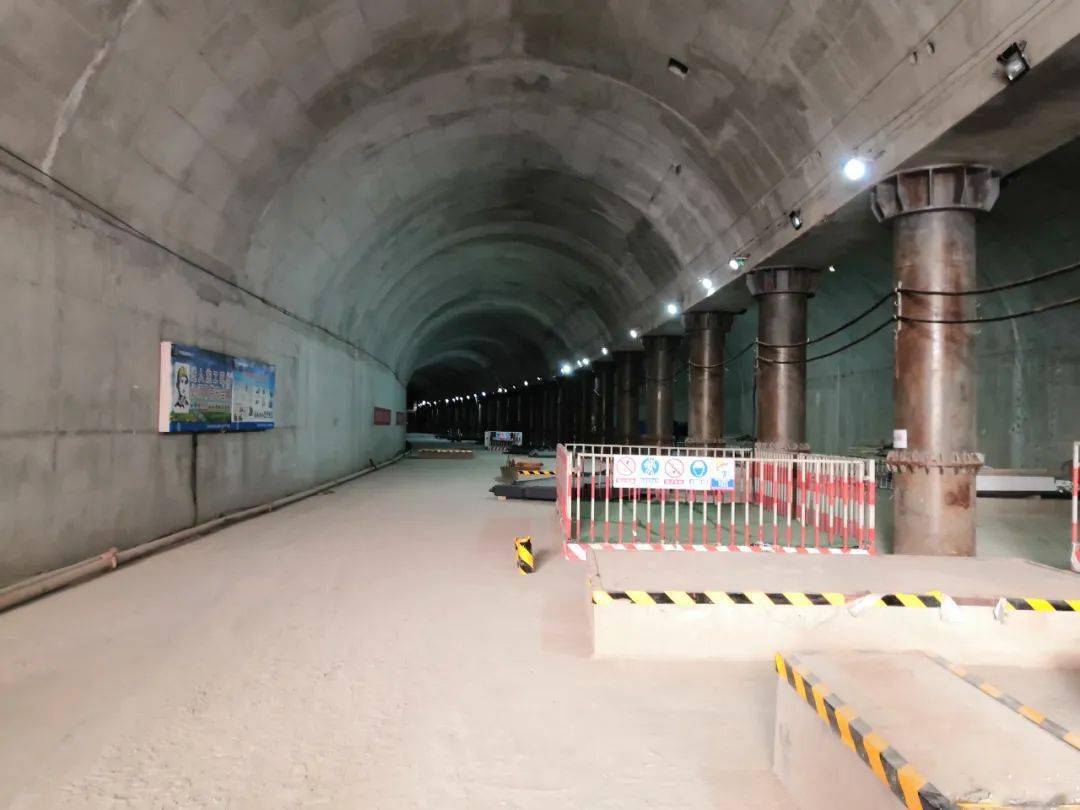中铁四局三公司北京地铁16号线万泉河桥站顺利通车