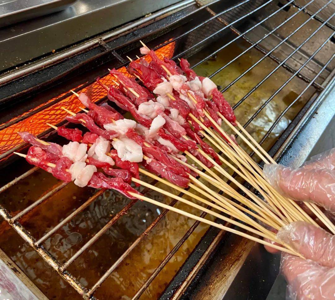 01元吃新鲜现穿羊肉串来愿景傅记洋芋王实现羊肉串自由