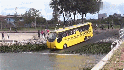 阳逻长江大桥是高速公路桥,231路公交通行受限,采用水陆两栖公交车后