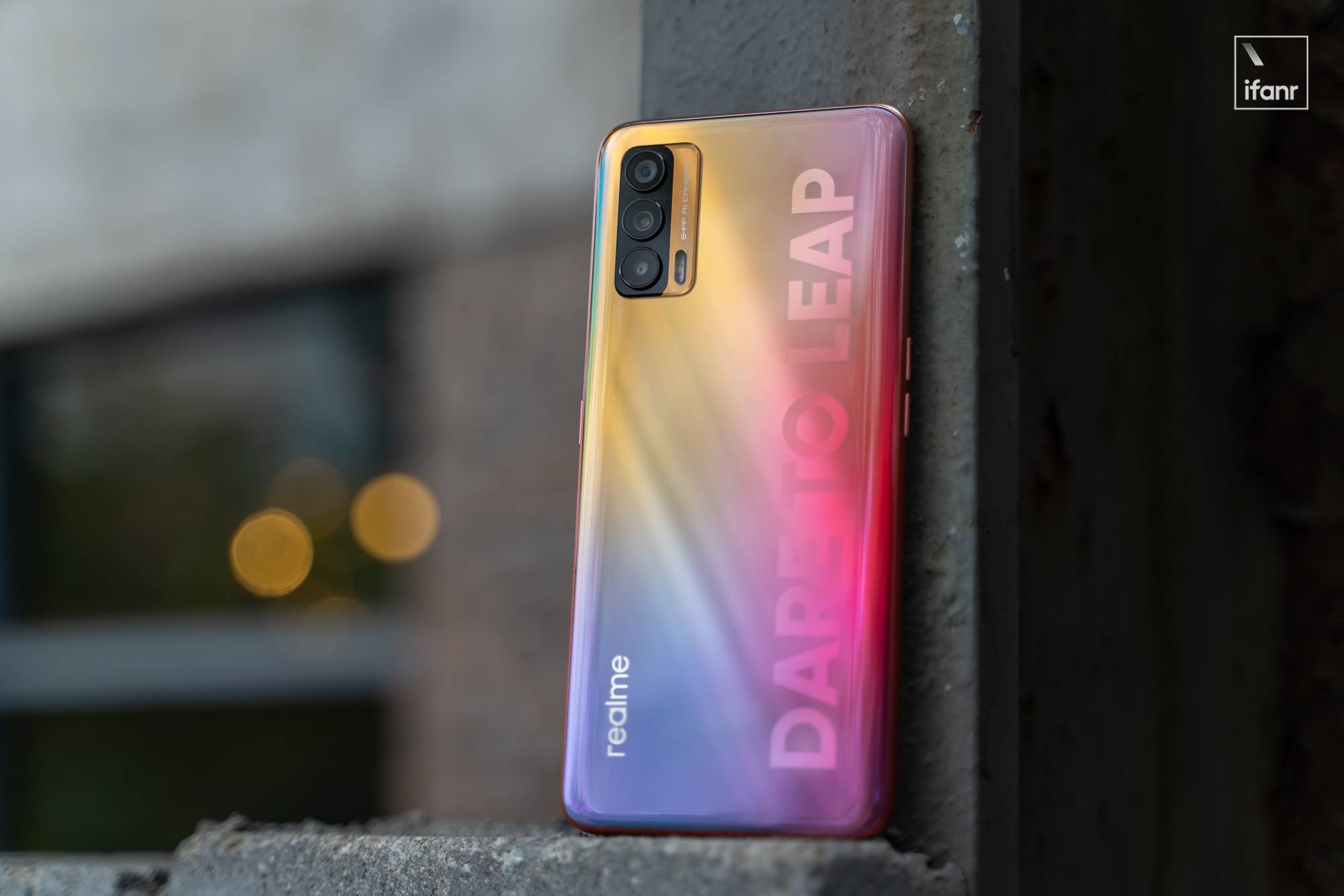 realmev15体验锦鲤色好看50w闪充双5g规格实用