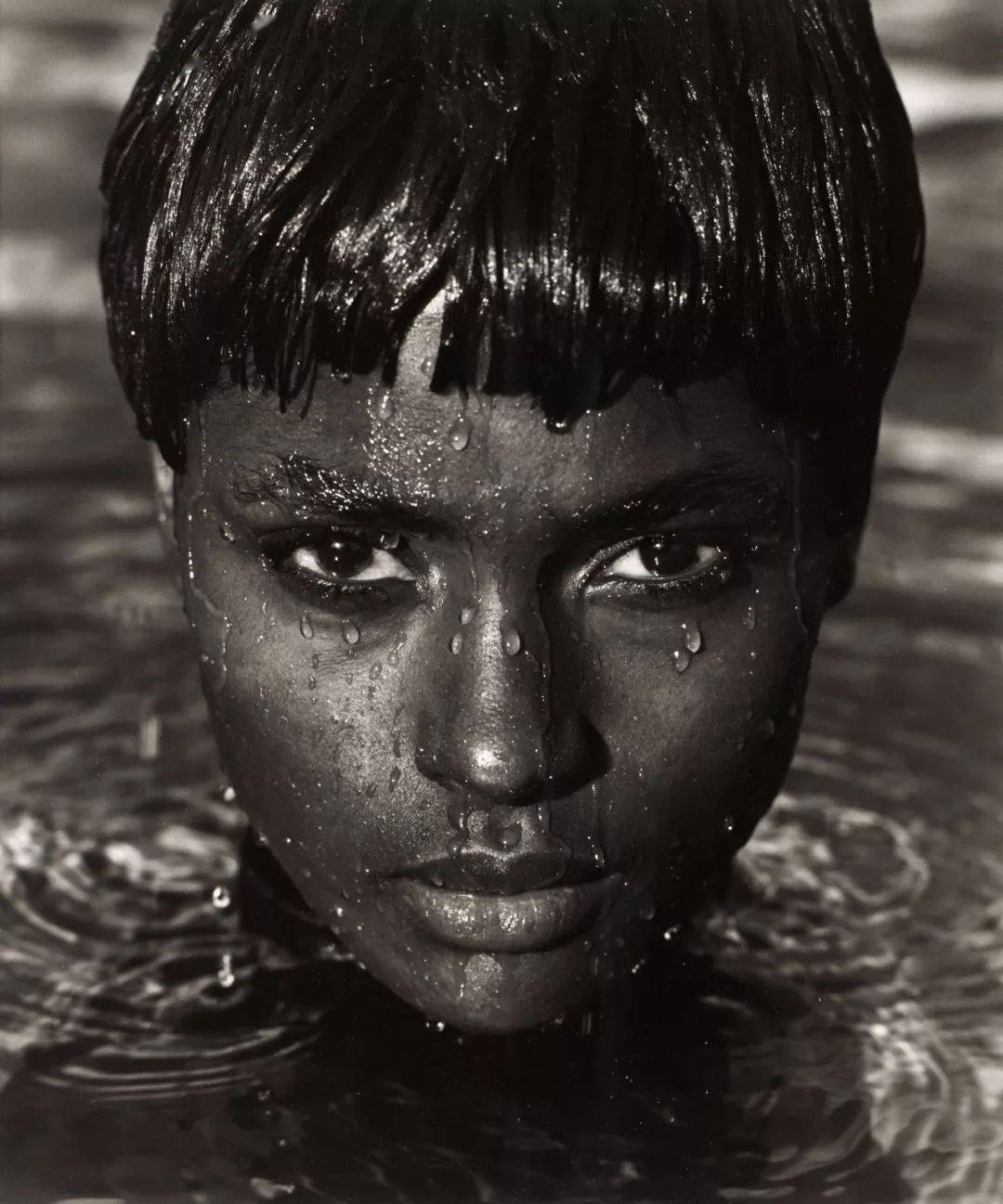 【摄影】100张摄影大师的黑白人像,感受女性经典的魅力
