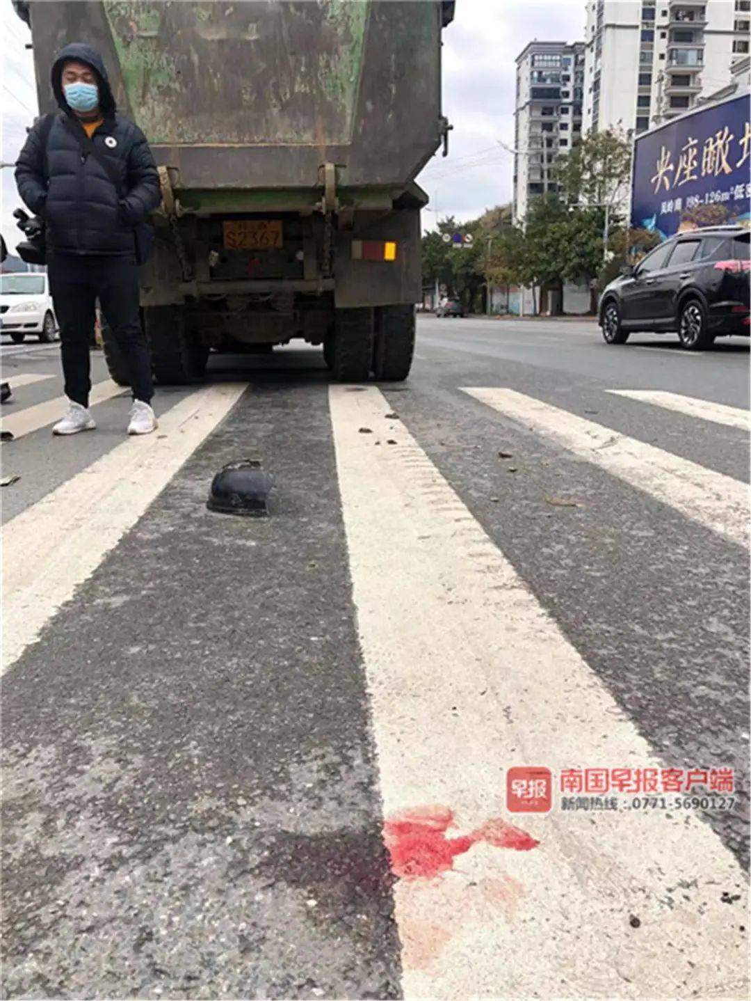 南宁一车祸现场有民警受伤?网络误传背后有一个暖心故事